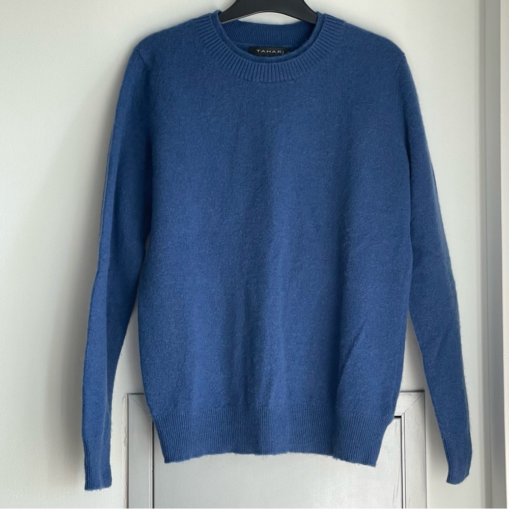 TAHARI Cerulean Blue Crewneck 100% 2-Ply Cashmere  Sweater